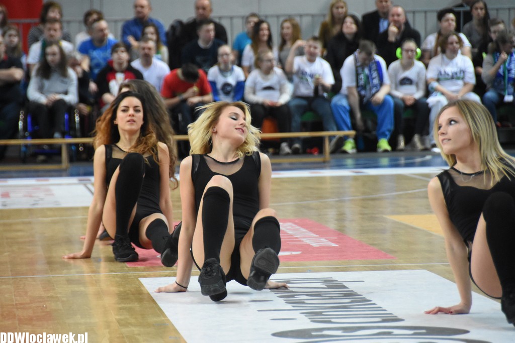 Cheerleaderki na meczu ze Stelmetem