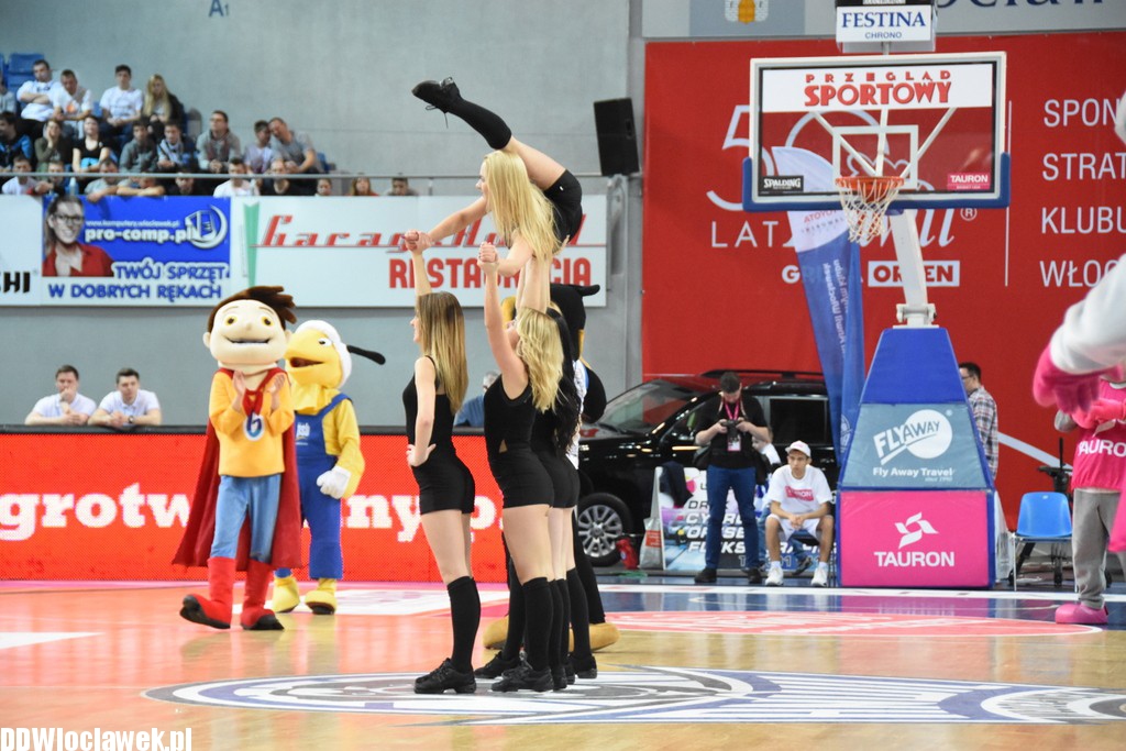 Cheerleaderki na meczu ze Stelmetem