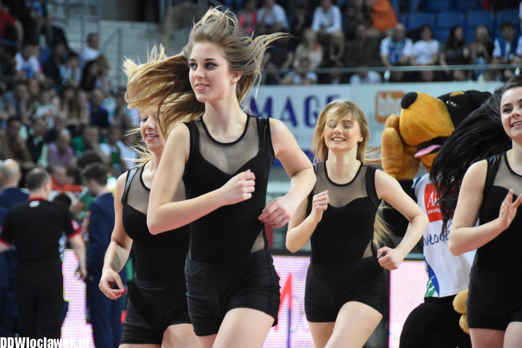 Cheerleaderki na meczu ze Stelmetem