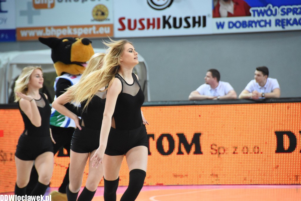 Cheerleaderki na meczu ze Stelmetem