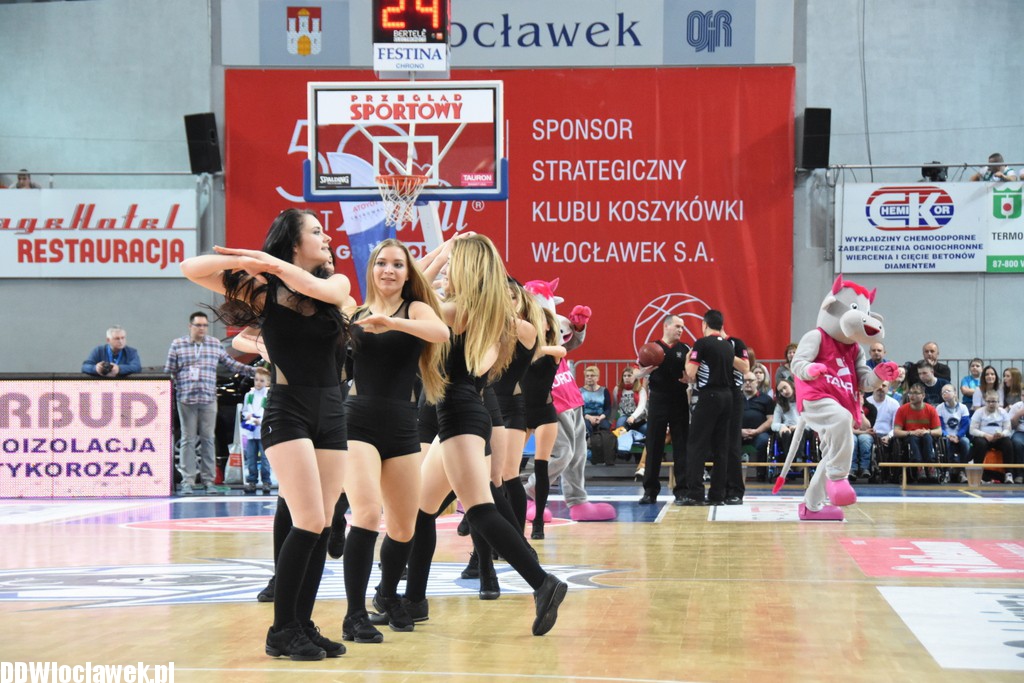 Cheerleaderki na meczu ze Stelmetem