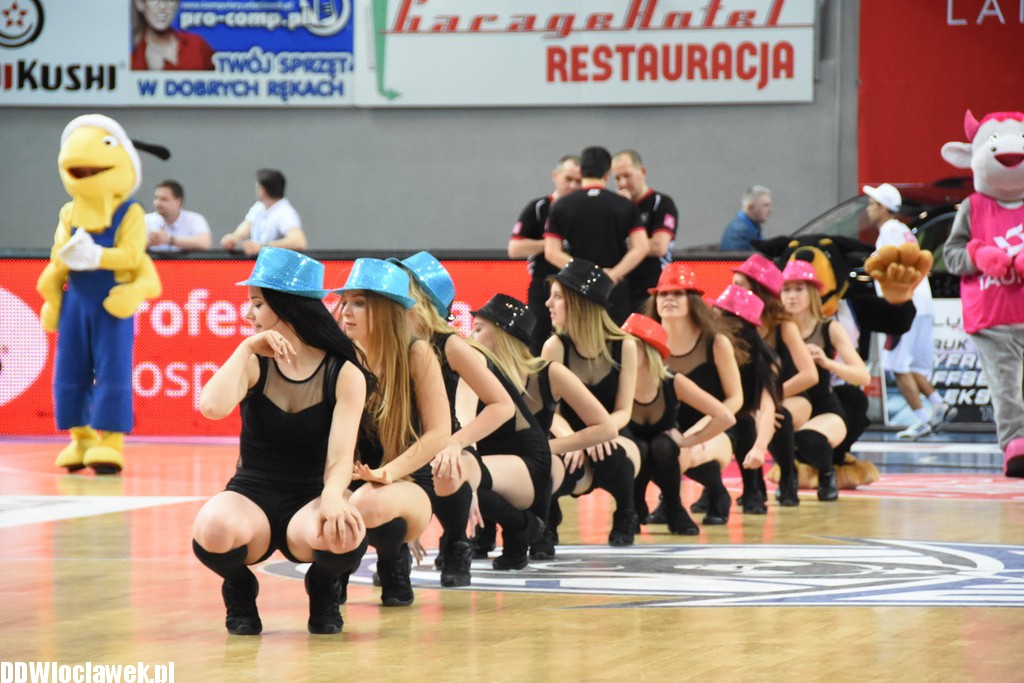 Cheerleaderki na meczu ze Stelmetem