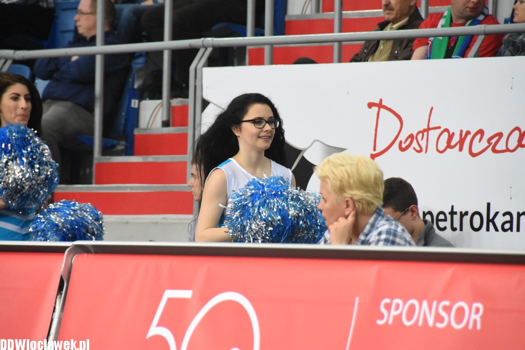 Cheerleaderki na meczu z Polfarmexem