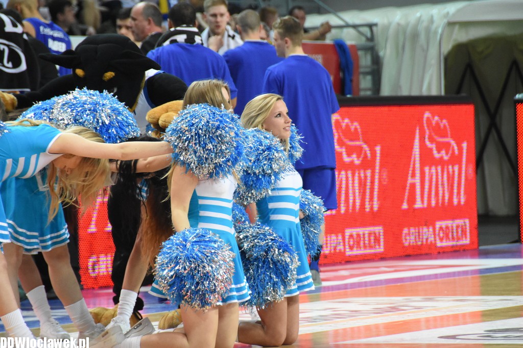 Cheerleaderki na meczu z Polfarmexem