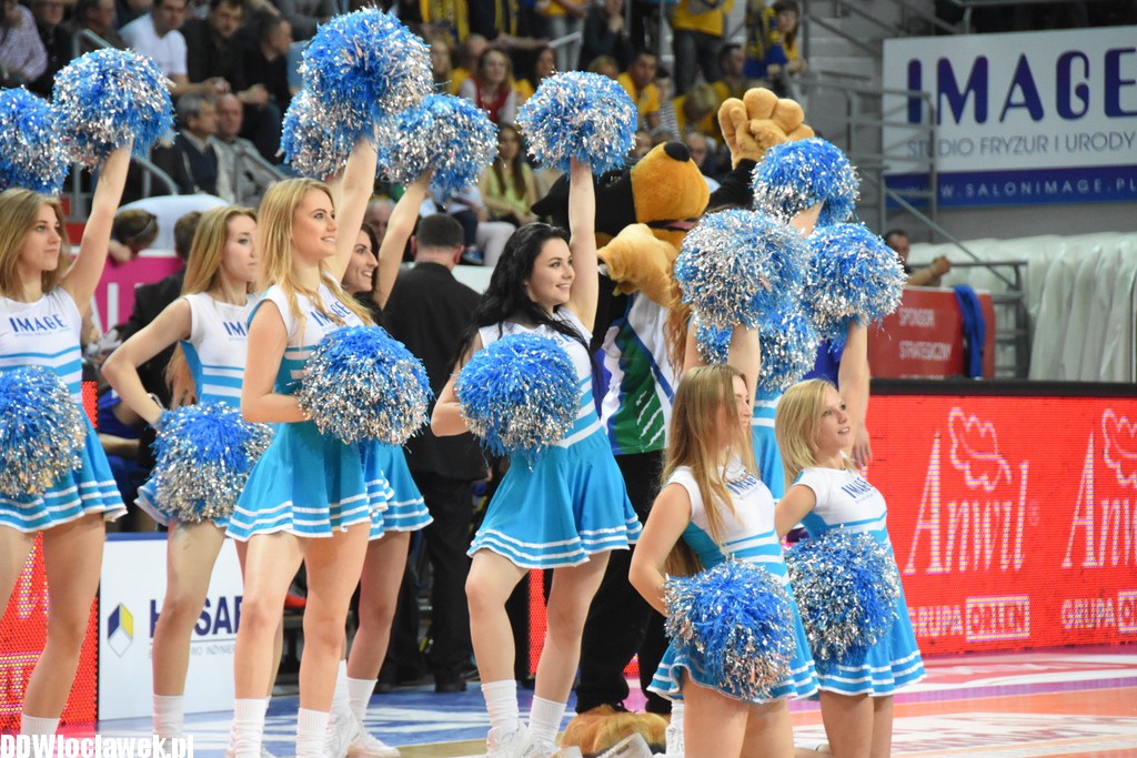 Cheerleaderki na meczu z Polfarmexem