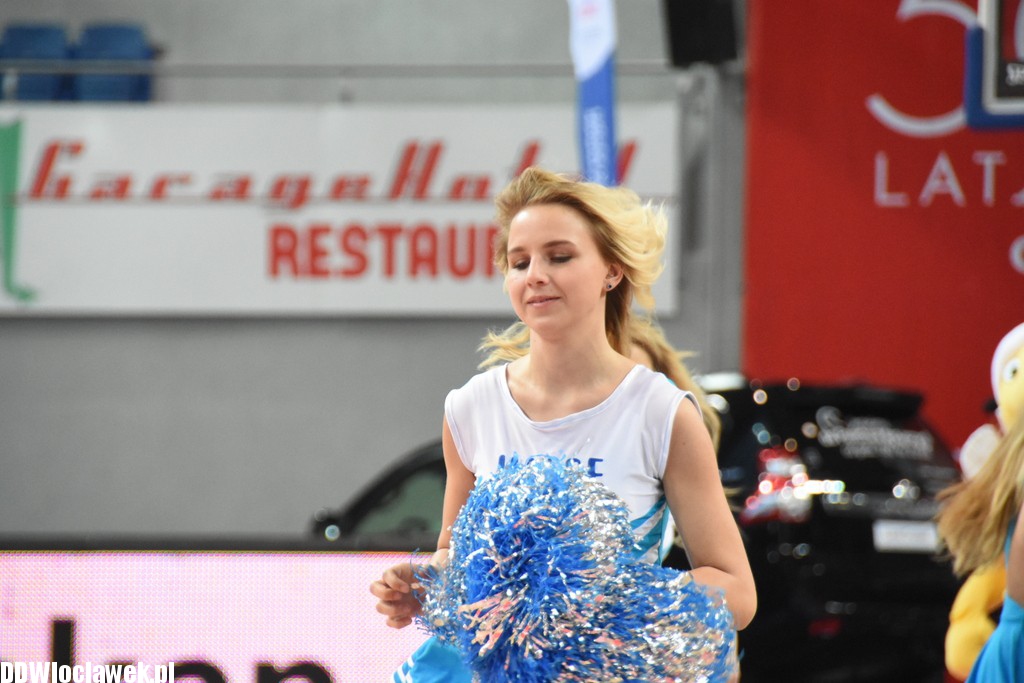 Cheerleaderki na meczu z Polfarmexem