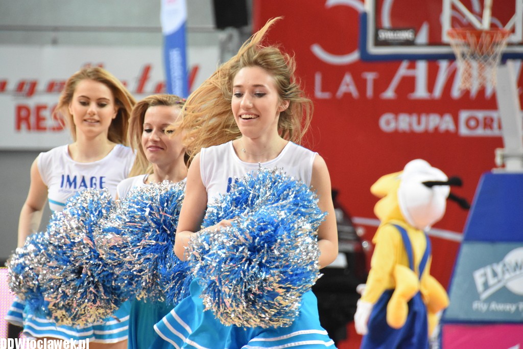 Cheerleaderki na meczu z Polfarmexem