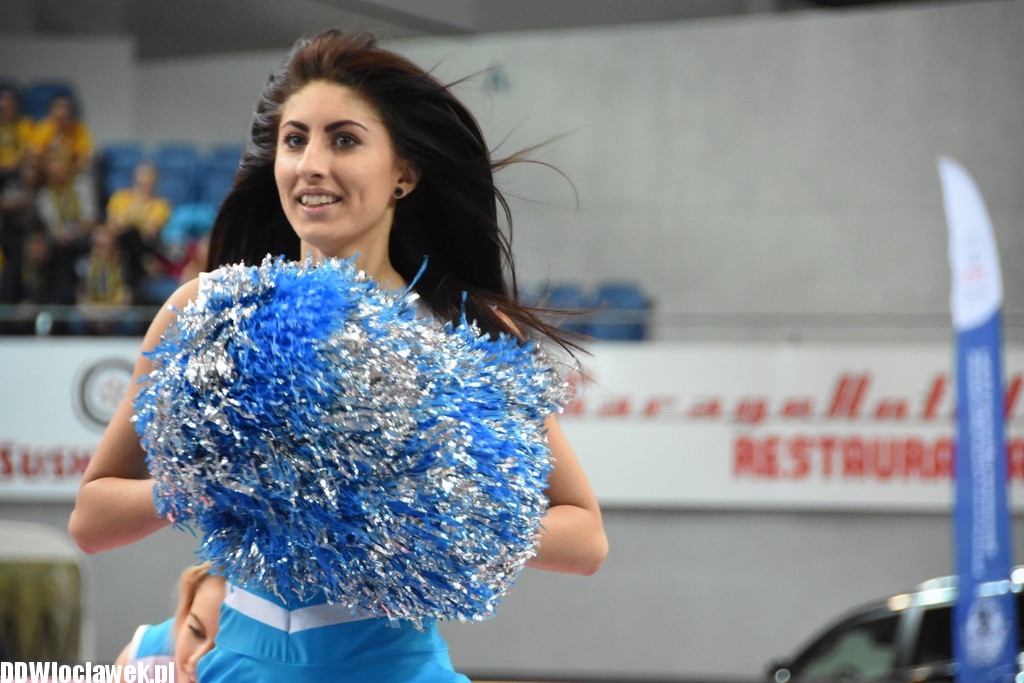 Cheerleaderki na meczu z Polfarmexem