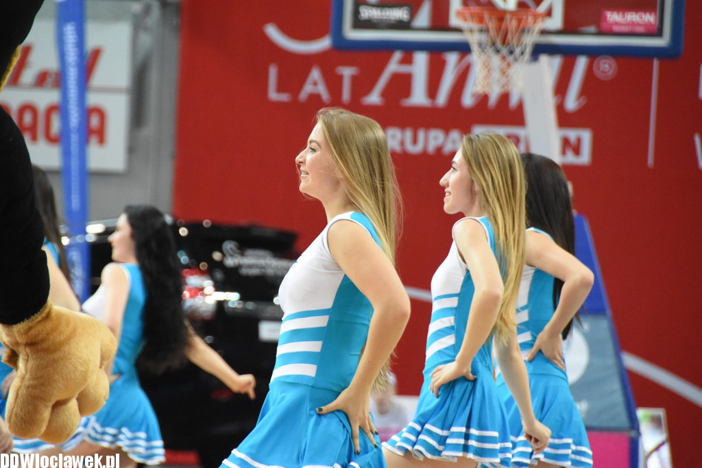 Cheerleaderki na meczu z Polfarmexem