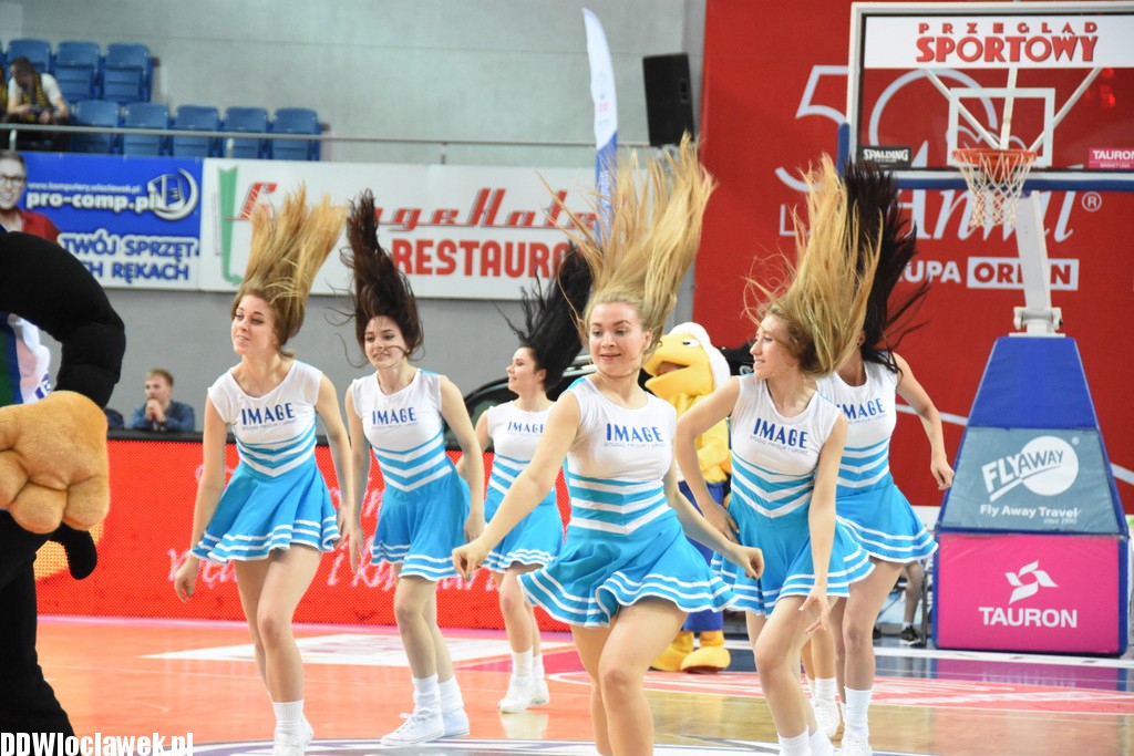 Cheerleaderki na meczu z Polfarmexem