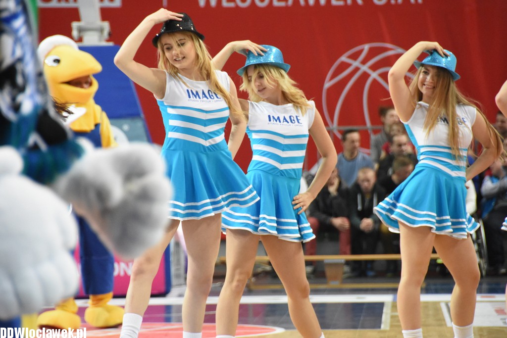 Cheerleaderki na meczu z Polfarmexem