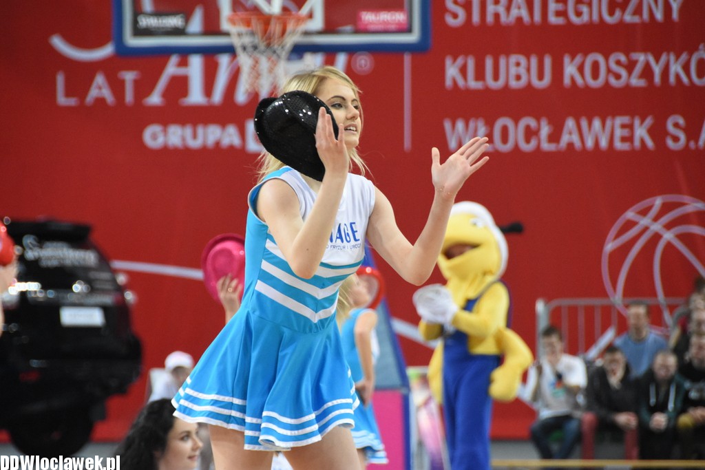 Cheerleaderki na meczu z Polfarmexem