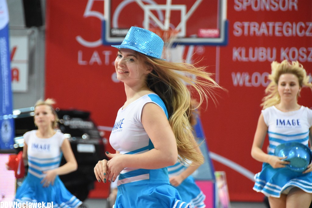 Cheerleaderki na meczu z Polfarmexem