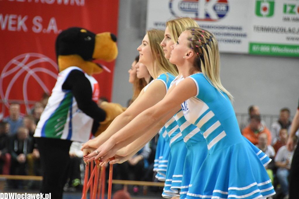 Cheerleaderki na meczu z Polfarmexem