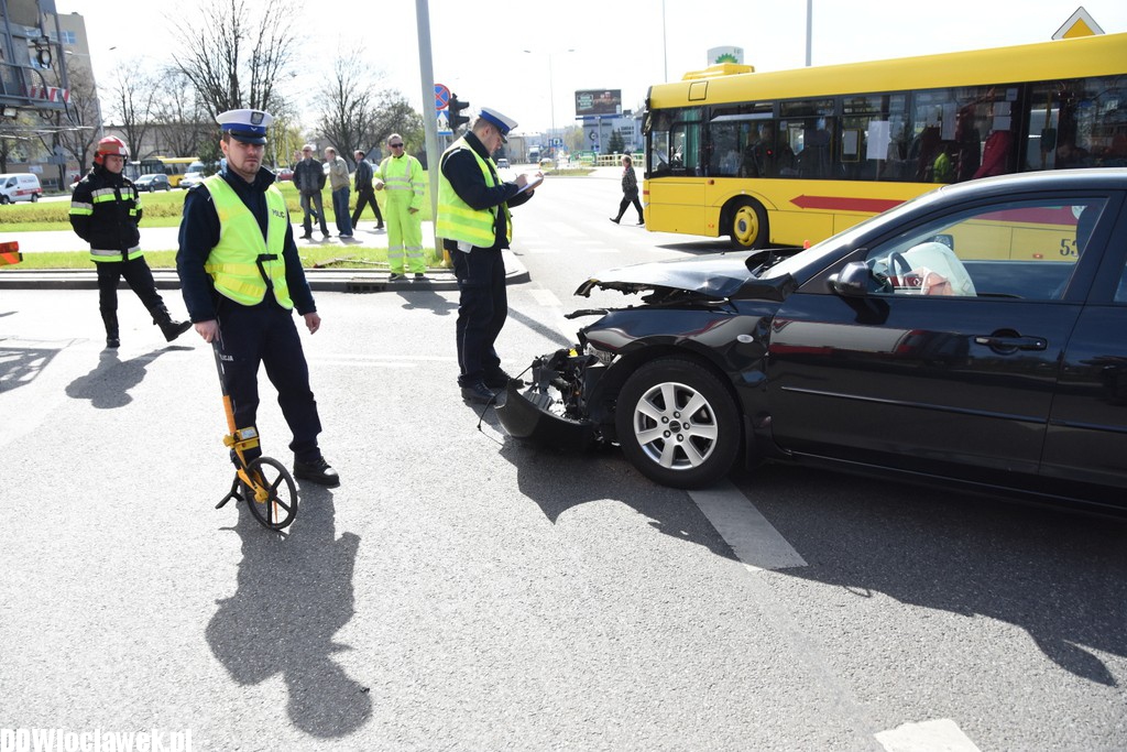 Zderzenie auta osobowego z wozem straży pożarnej