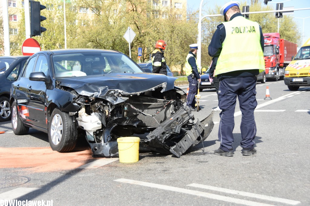 Zderzenie auta osobowego z wozem straży pożarnej