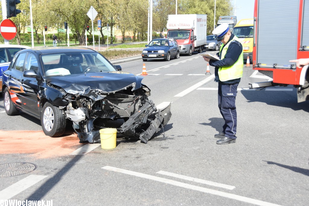 Zderzenie auta osobowego z wozem straży pożarnej
