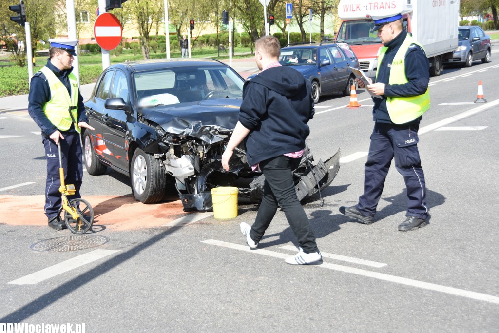 Zderzenie auta osobowego z wozem straży pożarnej