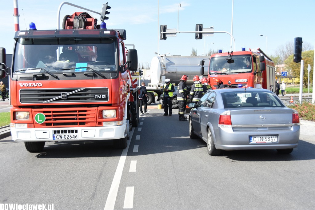 Zderzenie auta osobowego z wozem straży pożarnej