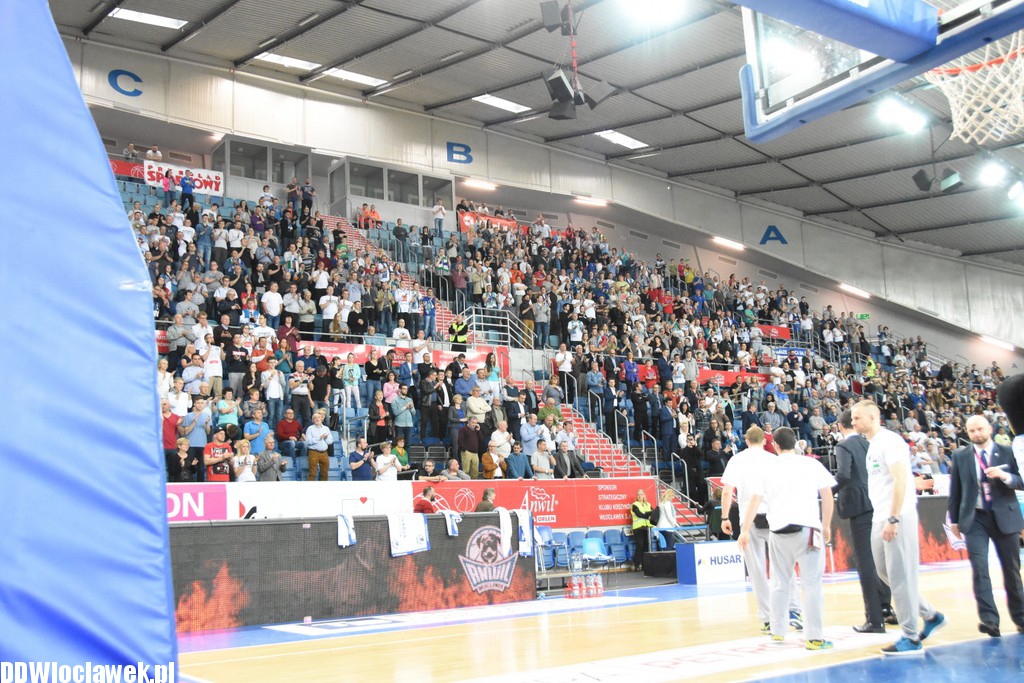Kibice na meczu Anwil - Wilki