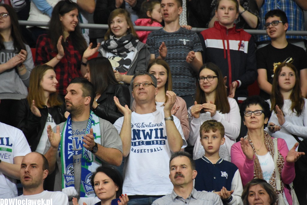 Kibice na meczu Anwil - Wilki