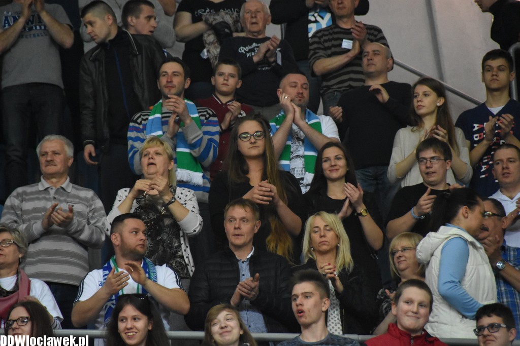 Kibice na meczu Anwil - Wilki
