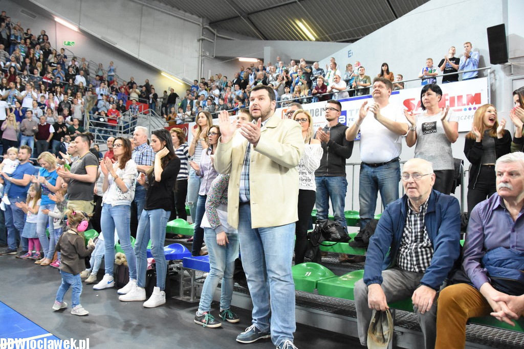 Kibice na meczu Anwil - Wilki