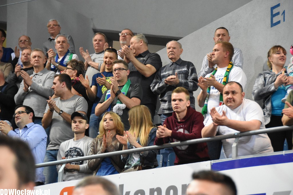 Kibice na meczu Anwil - Wilki