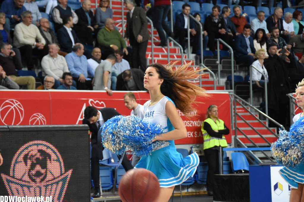 Cheerleaderki na meczu z Wilkami
