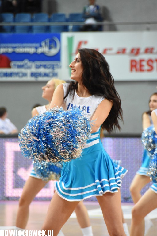 Cheerleaderki na meczu z Wilkami