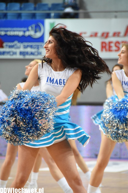 Cheerleaderki na meczu z Wilkami