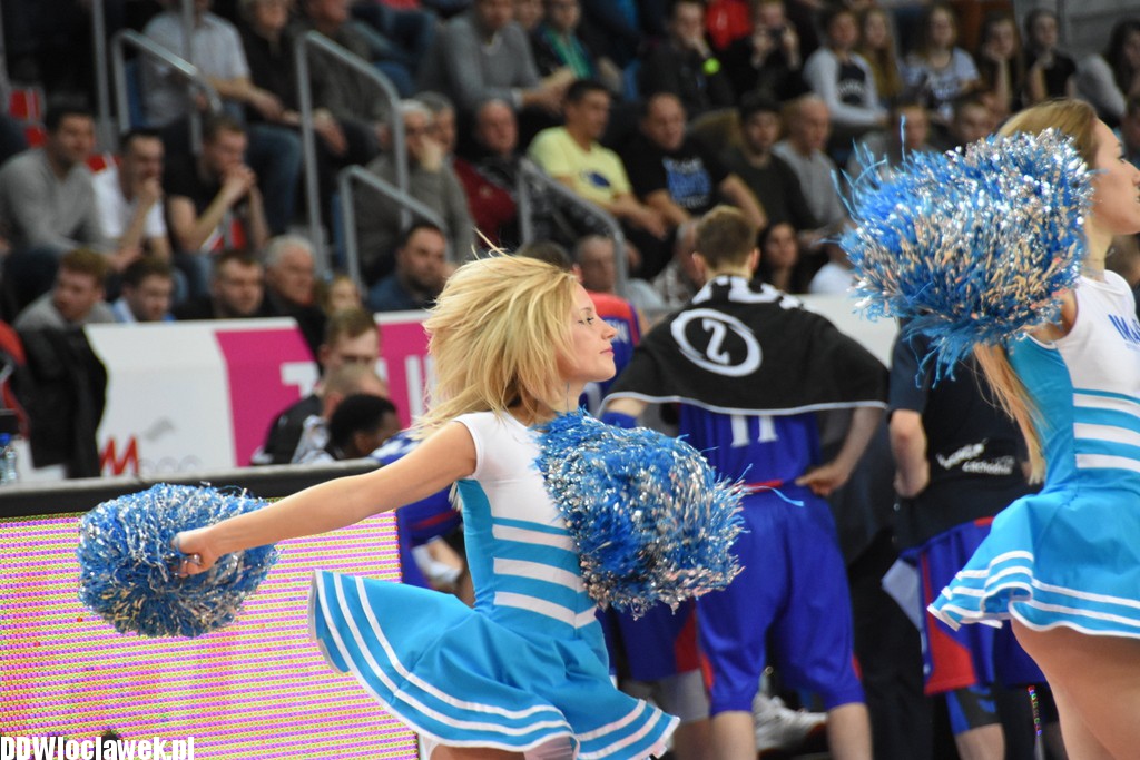 Cheerleaderki na meczu z Wilkami
