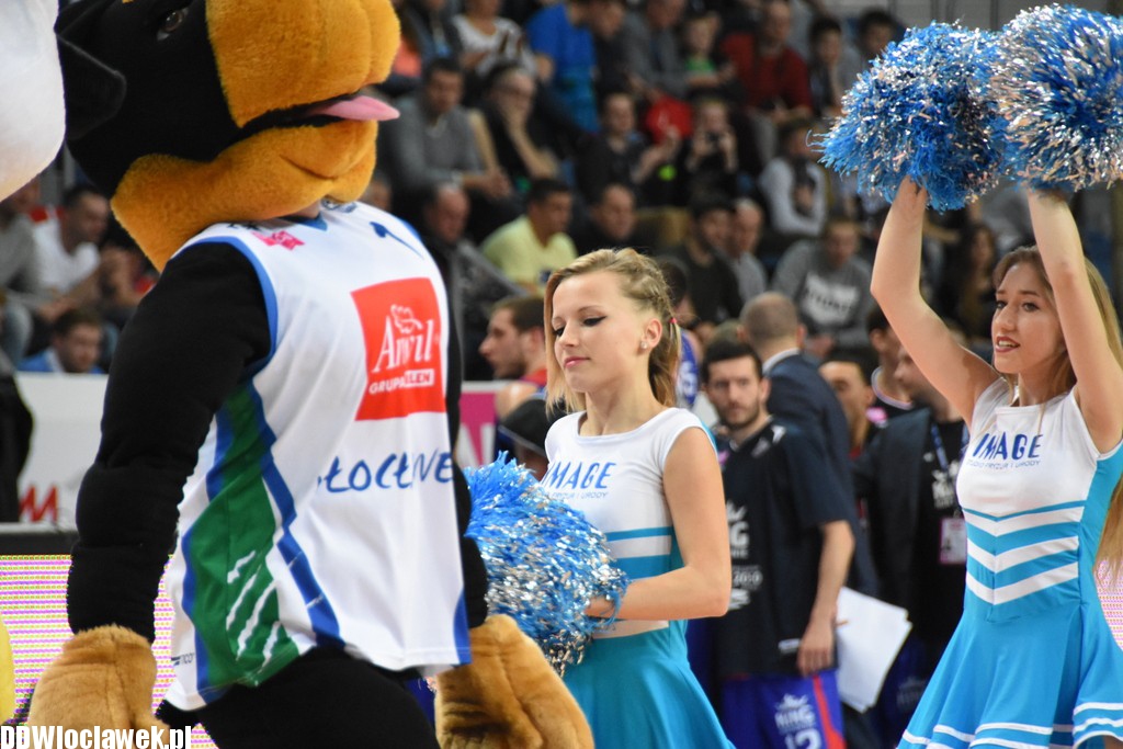 Cheerleaderki na meczu z Wilkami