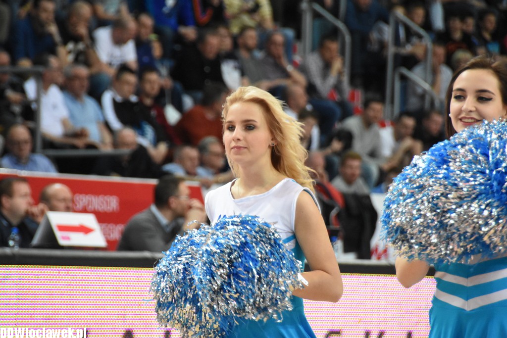 Cheerleaderki na meczu z Wilkami