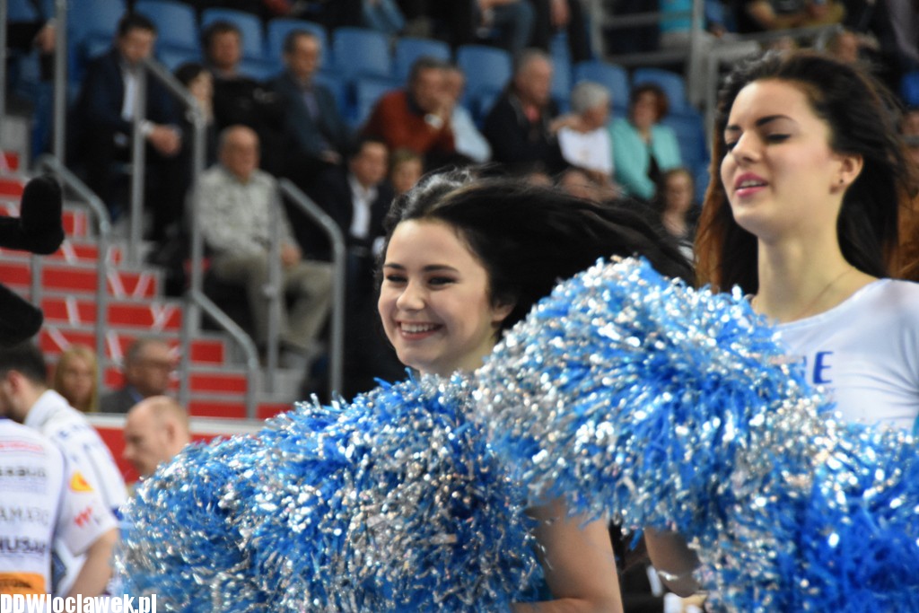 Cheerleaderki na meczu z Wilkami