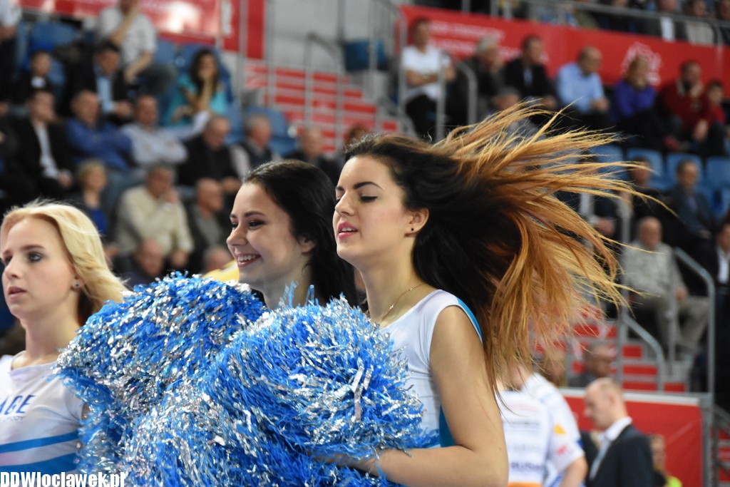 Cheerleaderki na meczu z Wilkami