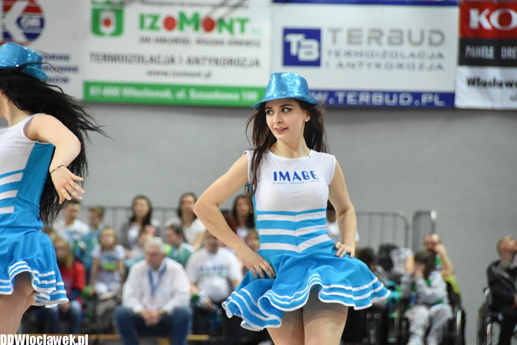 Cheerleaderki na meczu z Wilkami