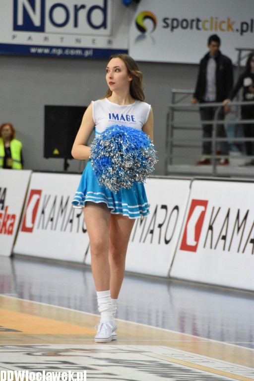 Cheerleaderki na meczu ze Startem