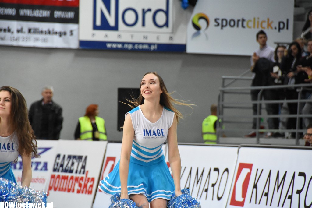 Cheerleaderki na meczu ze Startem