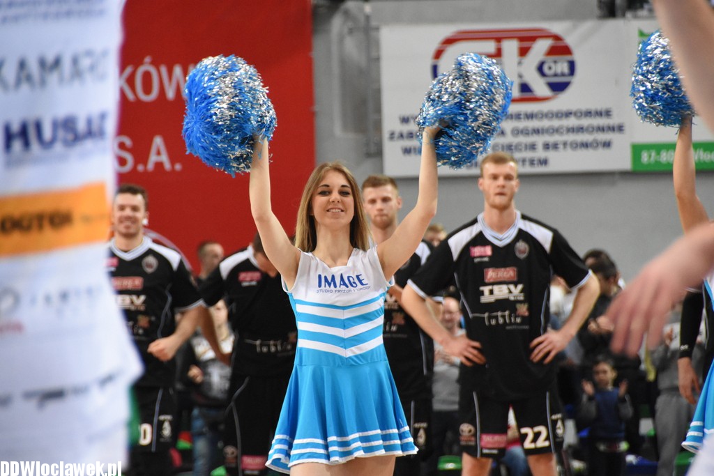 Cheerleaderki na meczu ze Startem