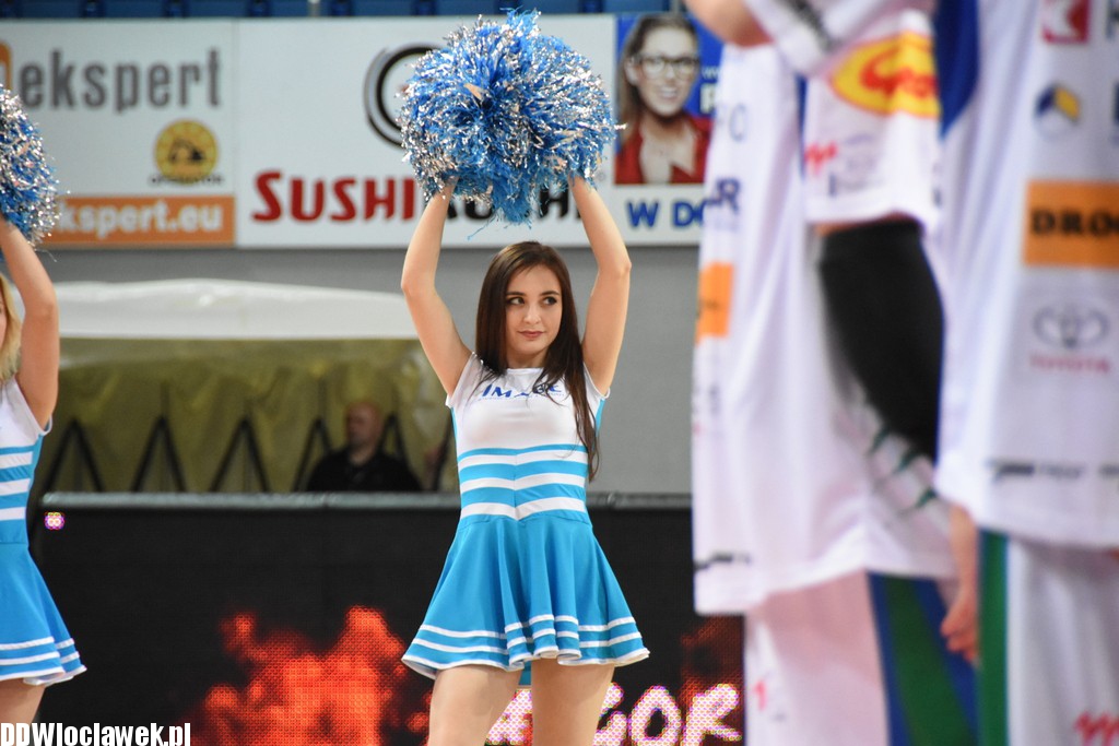 Cheerleaderki na meczu ze Startem