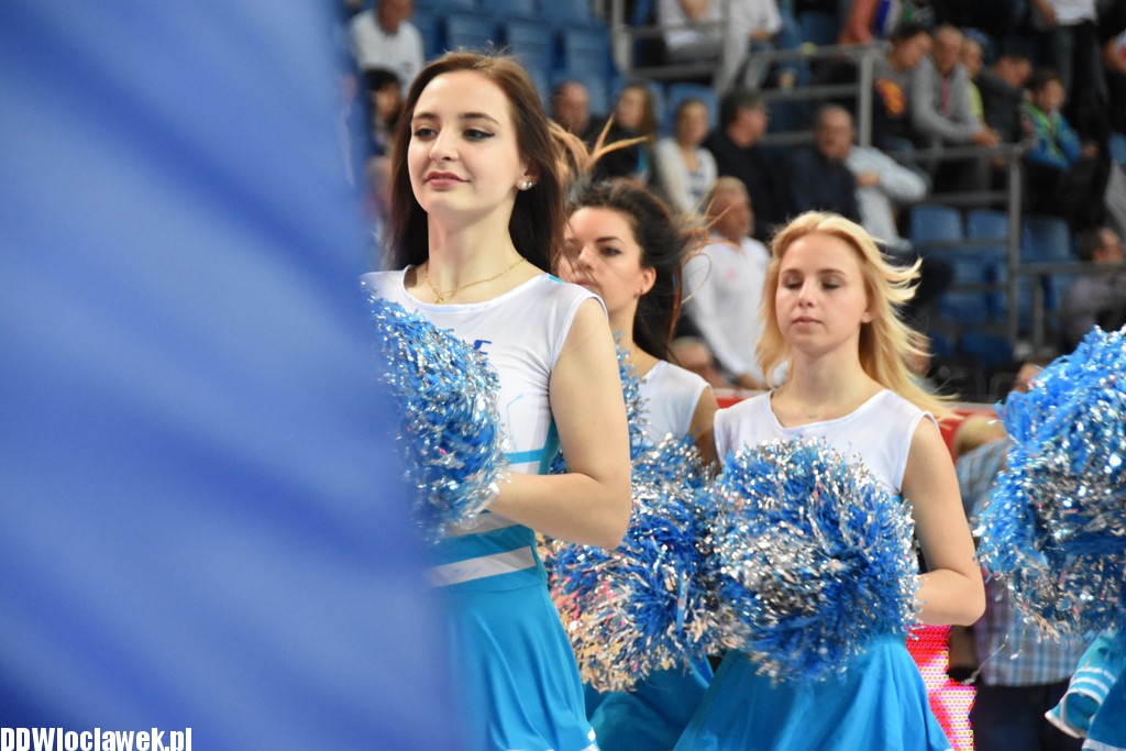 Cheerleaderki na meczu ze Startem