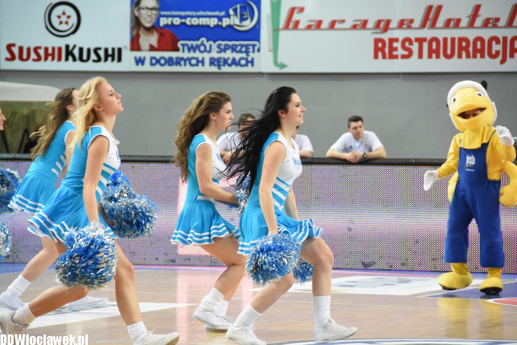 Cheerleaderki na meczu ze Startem