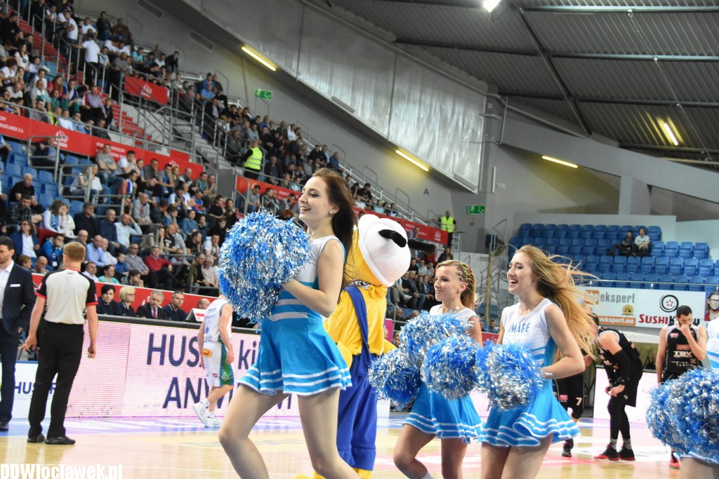 Cheerleaderki na meczu ze Startem