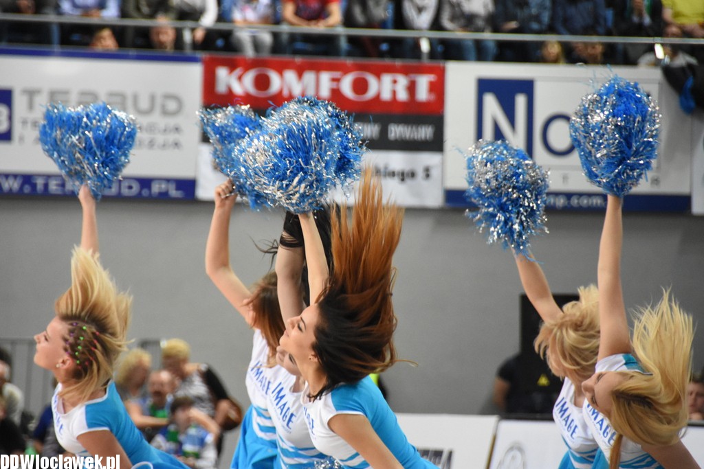 Cheerleaderki na meczu ze Startem