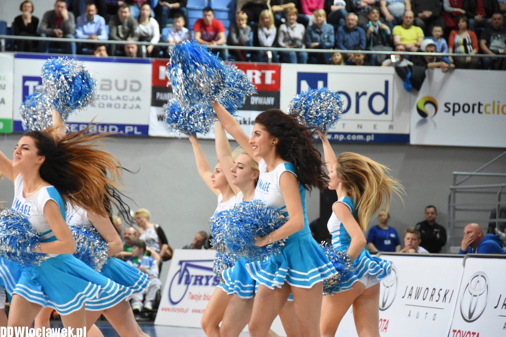 Cheerleaderki na meczu ze Startem