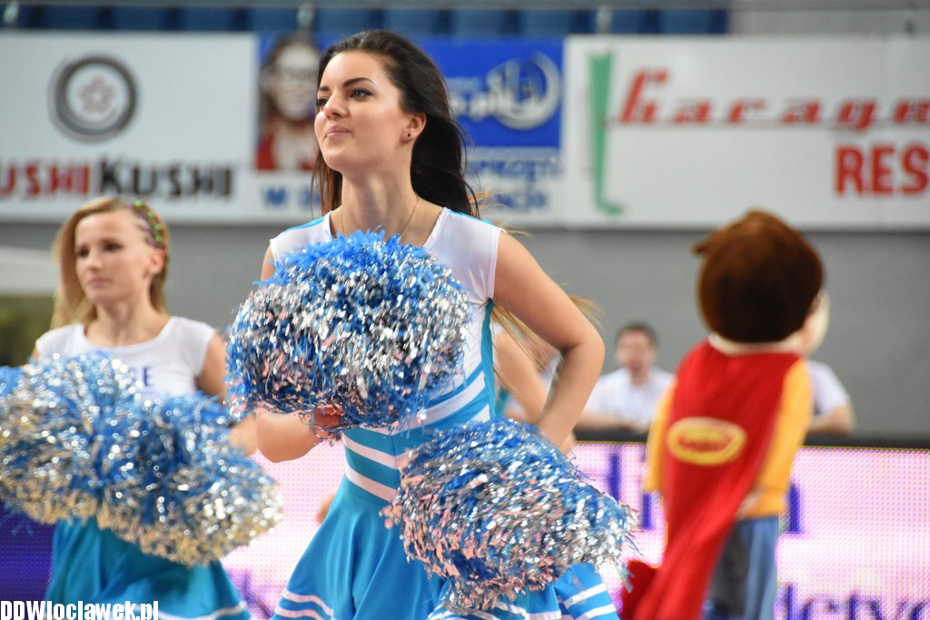 Cheerleaderki na meczu ze Startem