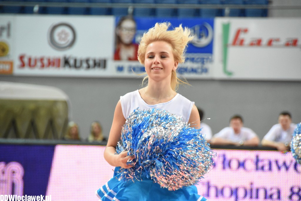 Cheerleaderki na meczu ze Startem