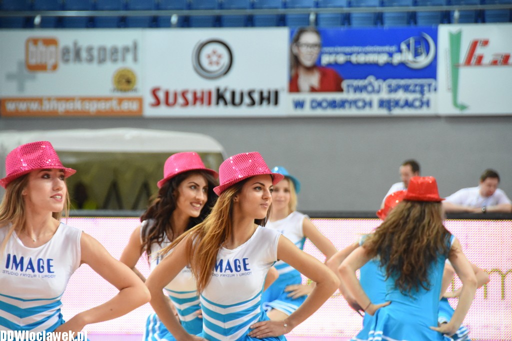Cheerleaderki na meczu ze Startem