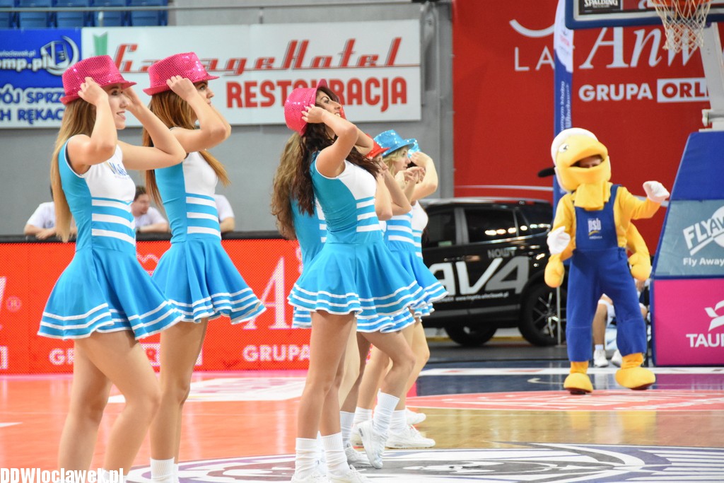 Cheerleaderki na meczu ze Startem